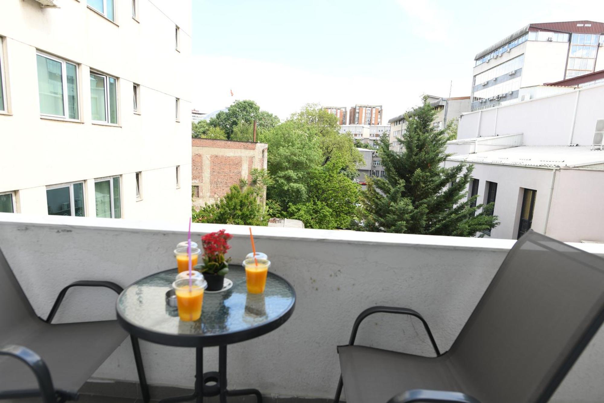 Cinema Vardar Apartment Skopje Bagian luar foto
