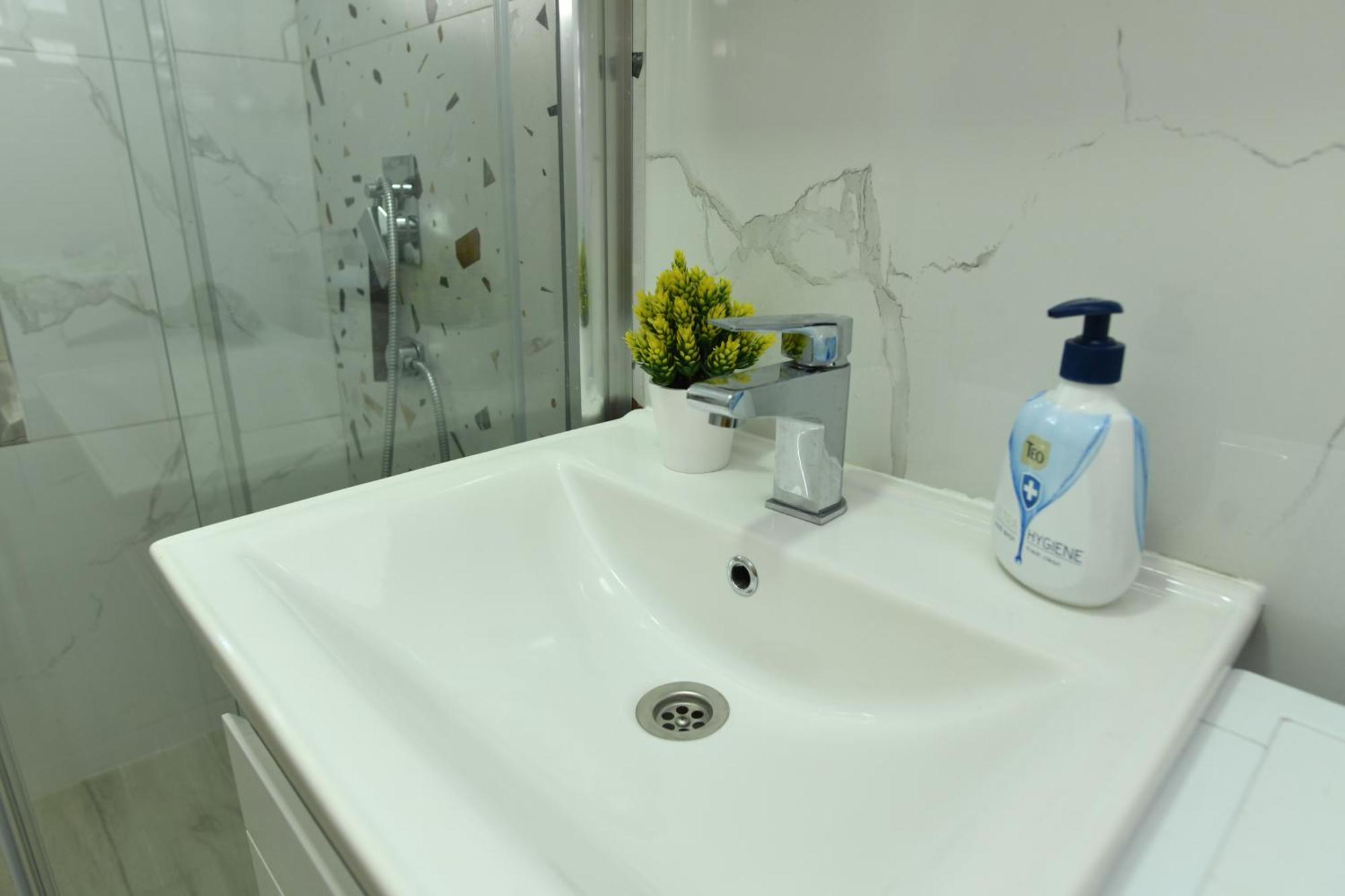 Cinema Vardar Apartment Skopje Bagian luar foto