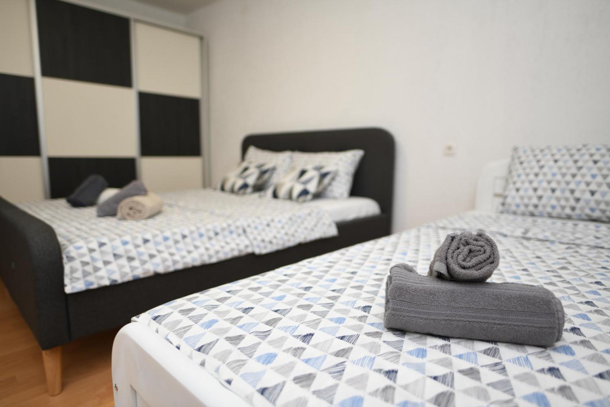 Cinema Vardar Apartment Skopje Bagian luar foto