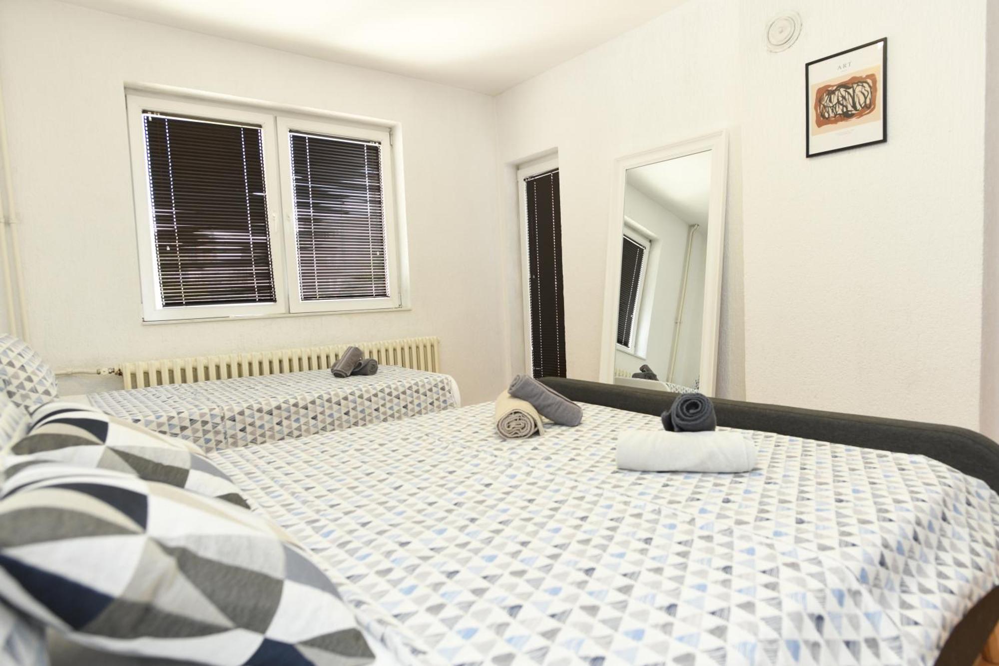 Cinema Vardar Apartment Skopje Bagian luar foto