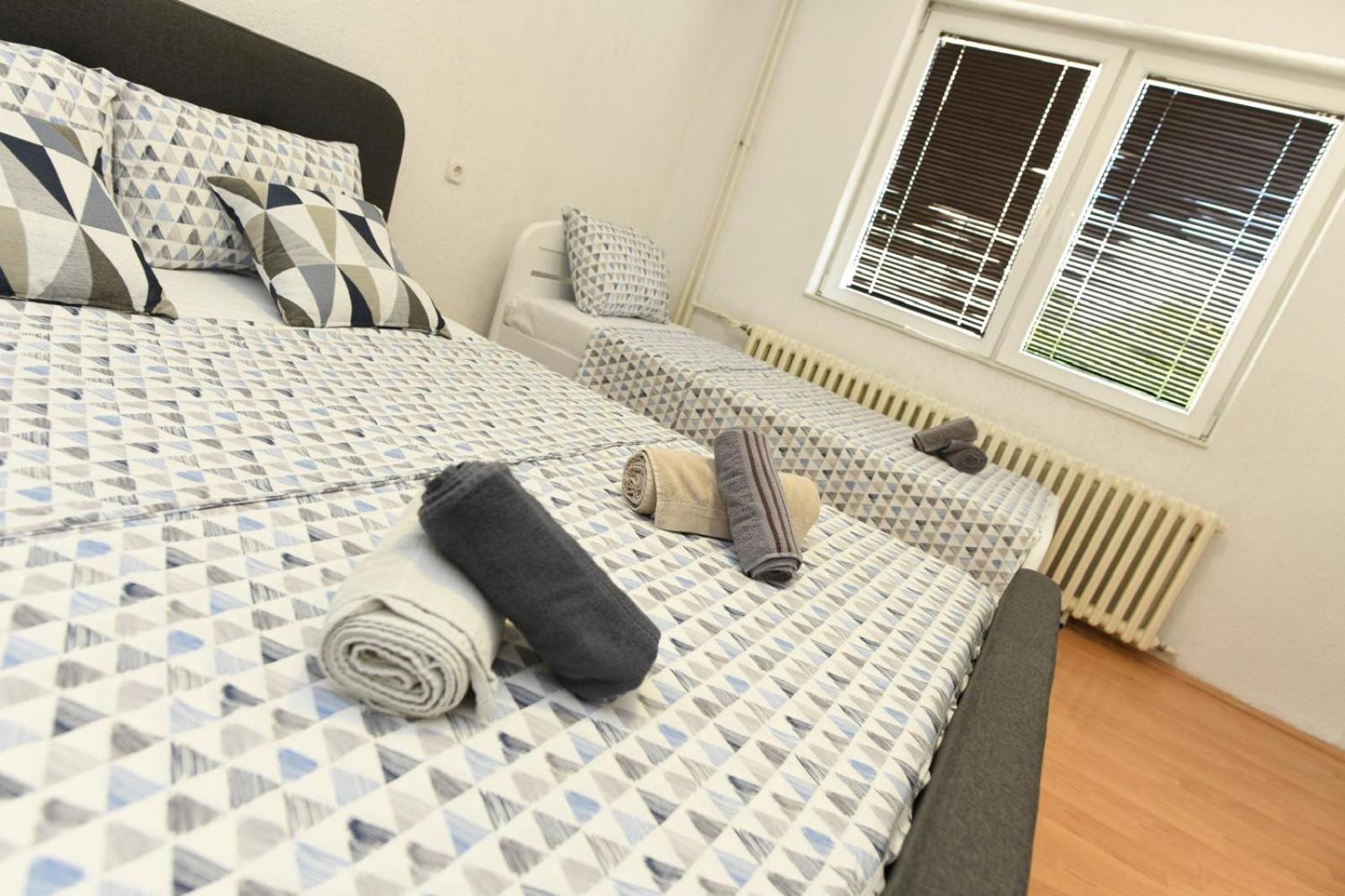 Cinema Vardar Apartment Skopje Bagian luar foto