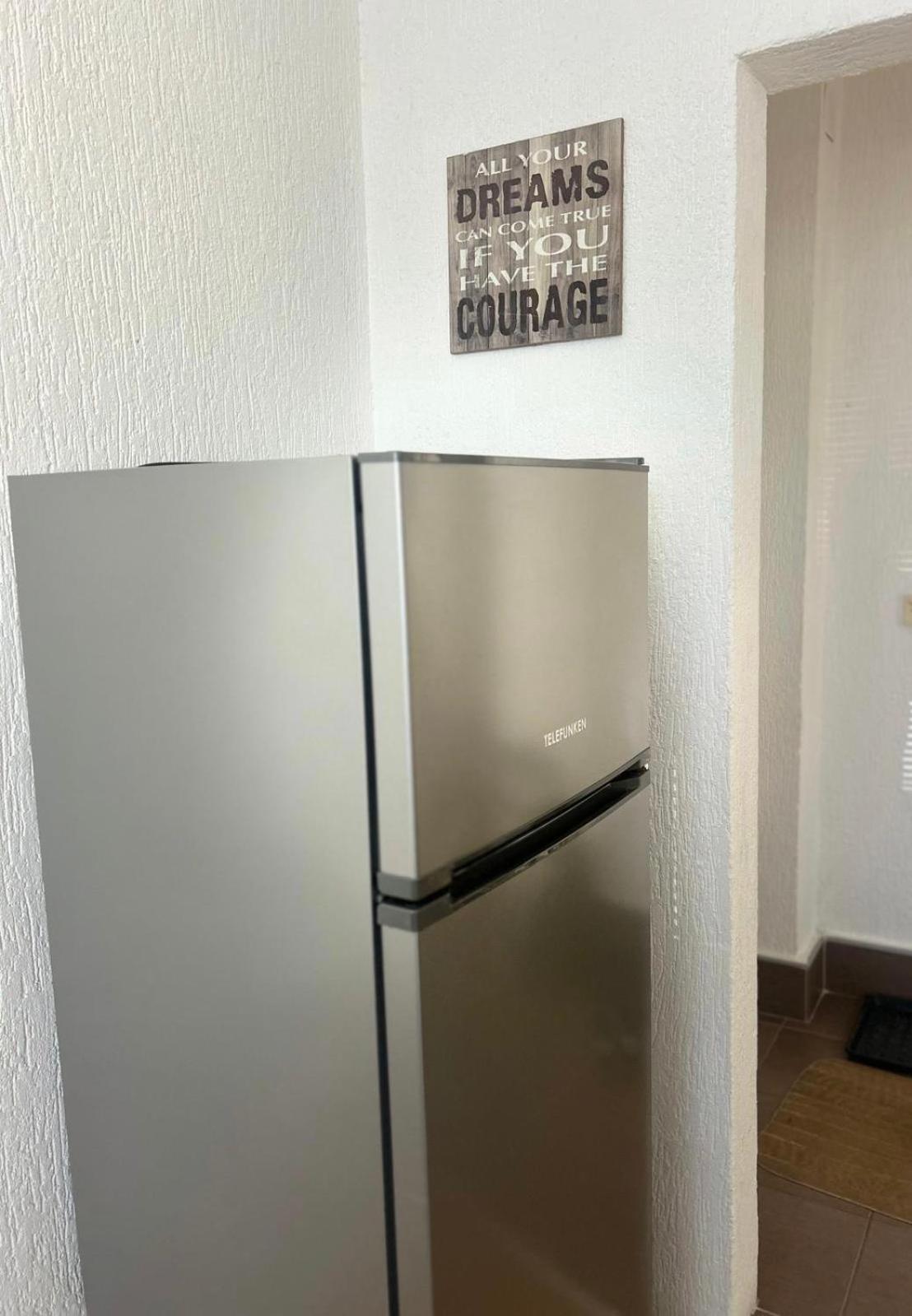 Cinema Vardar Apartment Skopje Bagian luar foto