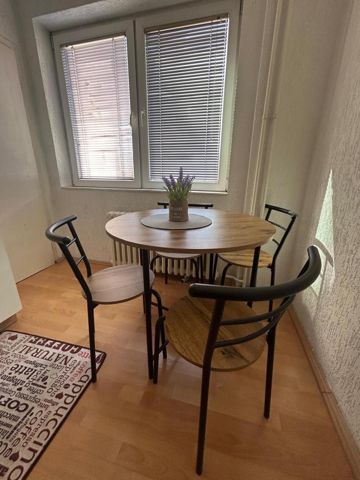 Cinema Vardar Apartment Skopje Bagian luar foto