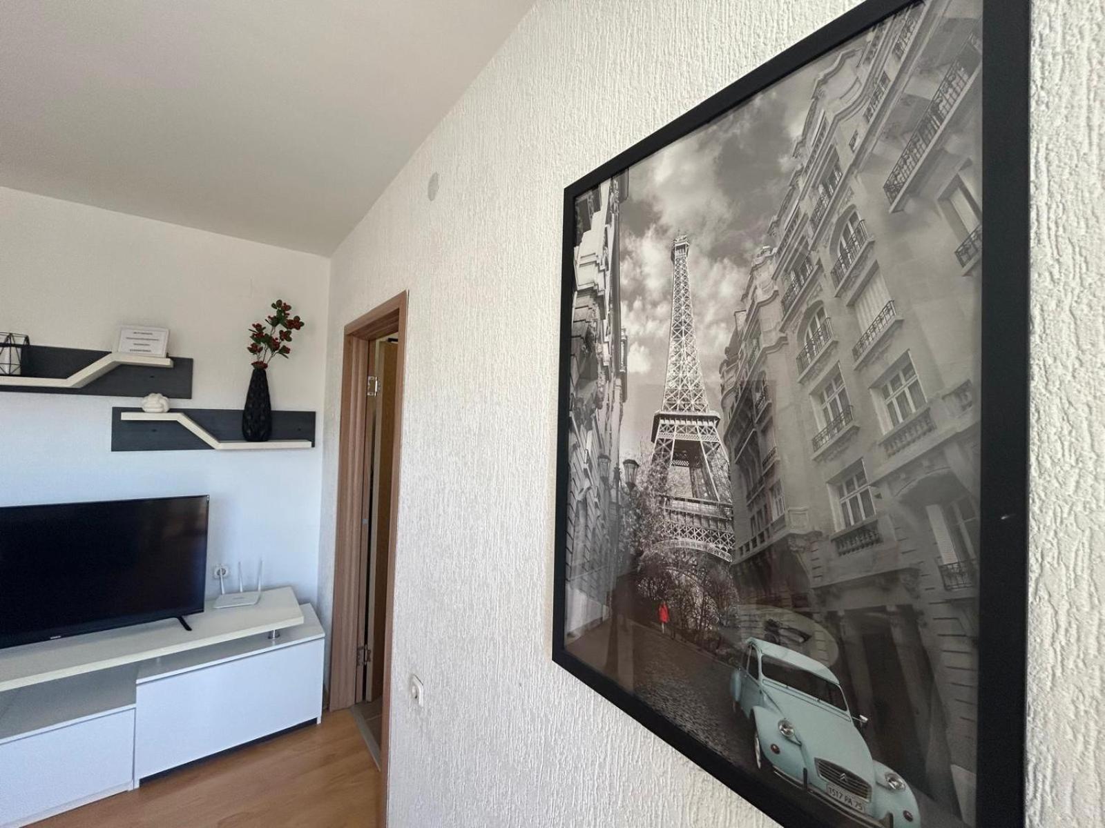 Cinema Vardar Apartment Skopje Bagian luar foto
