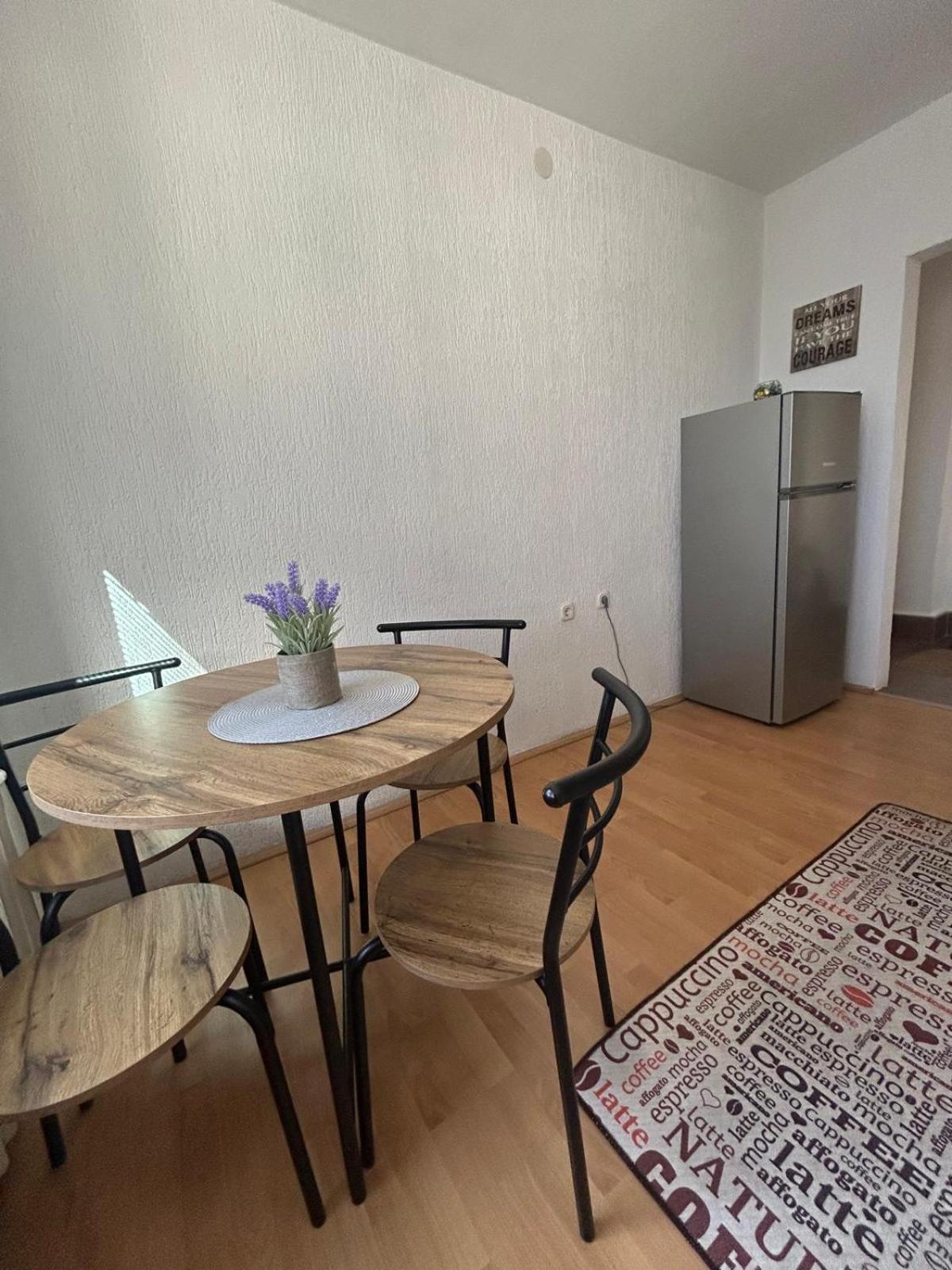 Cinema Vardar Apartment Skopje Bagian luar foto
